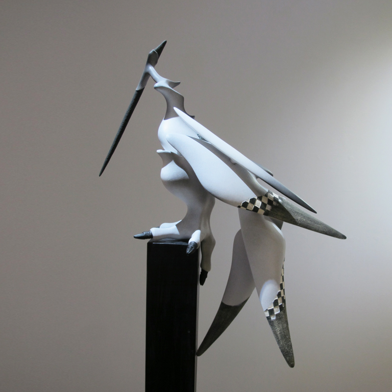 盧嬿宇 陶瓷 藝術 創作的 作品 多以變異的人體及混合動物形體作為主題，我認為人是一種難以順應自然本能生存的動物，在有限的生命中，尋求卓越、或合群、或自我實現、內在安定等意義，在廣袤的世界裡時時叩問著自我的形貌及定位。我希望藉 陶藝 創作各種變形混合的擬似生物，他們用各自的邏輯獨自生長，不被既定意義的框架所限。