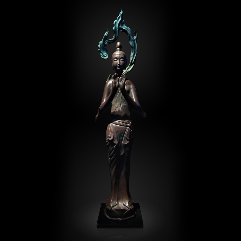 許維忠 認為一個 雕塑家 創作一件好的作品,不是發明而是發現。作品必須回到時間、空間裡,用歲月去完成,揉合 雕塑 家個人之氣,回歸一個「物」的本位與尊嚴。如此作品巔峰之時,也是 藝術 作品 走向舊蝕風化成「物」的回歸。萬物同等,是生態、是循環。