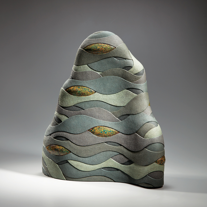 李幸龍 在每一次的個展中,如何讓自己投注新的創作元素,而這新思維的延伸,又能與自己以往的作品型態有所連結。從慣用的化妝土運用,與東方紋飾雕刻結合,到柴燒、 茶壺 質感之變化,乃至大型陶板製作。總期望於當代 藝術 領域中,能有屬於東方元素之陶藝面相。也期盼屬於自己的 陶藝 創作模式與作品脈絡,依然仍往前繼續成長。