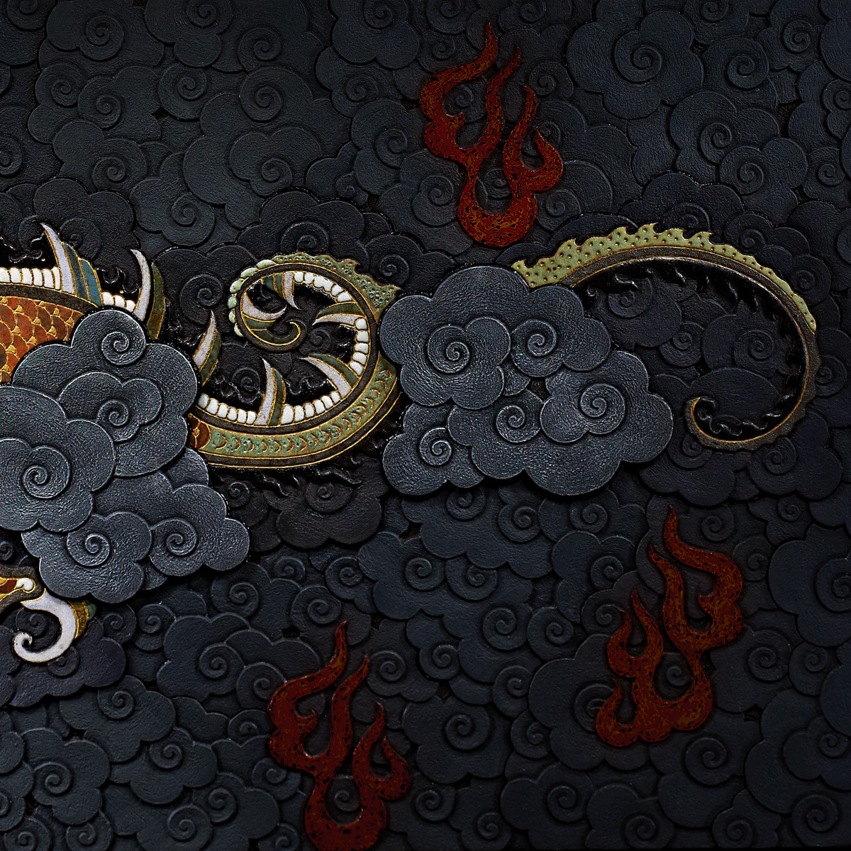 李幸龍 在每一次的個展中,如何讓自己投注新的創作元素,而這新思維的延伸,又能與自己以往的作品型態有所連結。從慣用的化妝土運用,與東方紋飾雕刻結合,到柴燒、 茶壺 質感之變化,乃至大型陶板製作。總期望於當代 藝術 領域中,能有屬於東方元素之陶藝面相。也期盼屬於自己的 陶藝 創作模式與作品脈絡,依然仍往前繼續成長。